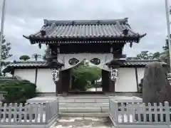 妙覚寺の山門