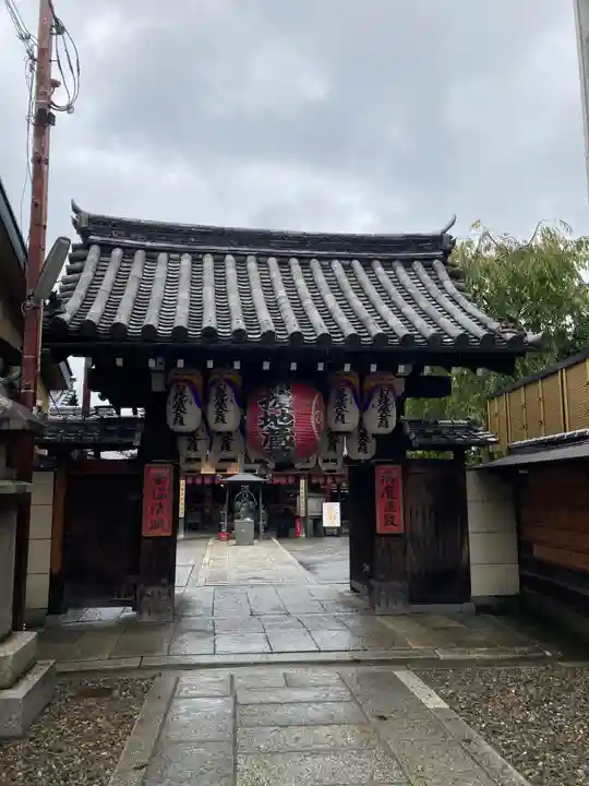 石像寺(釘抜地蔵)の山門・神門