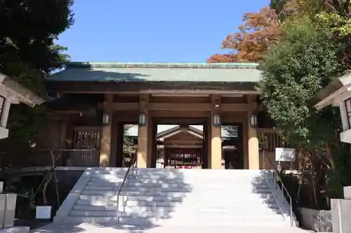 東郷神社の山門・神門