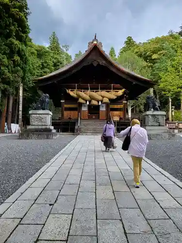 諏訪大社下社秋宮の本殿