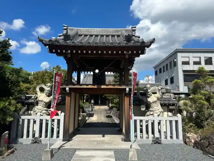 寳藏院の山門・神門
