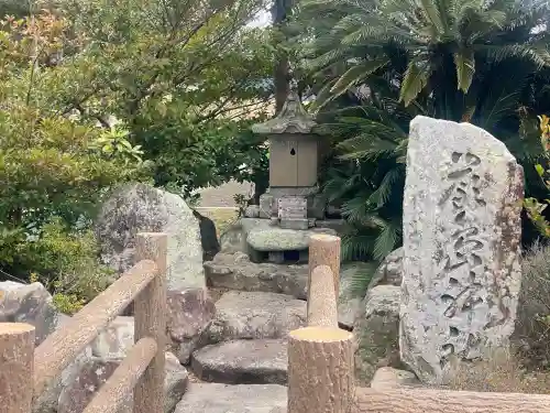 上田八幡神社の{uncategorized: "未分類", other: "その他", undefined: "問題あり", building: "その他建物", grave: "お墓", sacred_gate: "鳥居", guardian: "狛犬", statue: "像", buddha: "仏像", history: "歴史", nature: "自然", garden: "庭園", animal: "動物", pagoda: "塔", temizu: "手水舎", mountain_gate: "山門・神門", sanctuary: "本殿・本堂", subordinate: "末社・摂社", art: "芸術", scenery: "景色", jizo: "地蔵", ema: "絵馬", goshuin: "御朱印", omikuji: "おみくじ", items: "授与品その他", amulet: "お守り", goshuincho: "御朱印帳", eats: "食事", festival: "お祭り", votive_dance: "神楽", shichigosan: "七五三参", wedding: "結婚式", experience: "体験その他", initially: "初詣", around: "周辺", anti_infection: "感染症対策"}