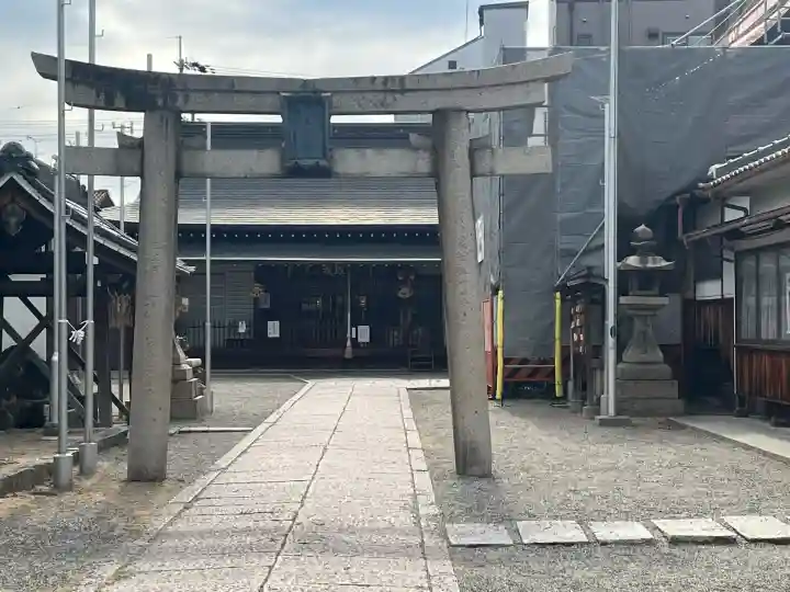八尾天満宮の{uncategorized: "未分類", other: "その他", undefined: "問題あり", building: "その他建物", grave: "お墓", sacred_gate: "鳥居", guardian: "狛犬", statue: "像", buddha: "仏像", history: "歴史", nature: "自然", garden: "庭園", animal: "動物", pagoda: "塔", temizu: "手水舎", mountain_gate: "山門・神門", sanctuary: "本殿・本堂", subordinate: "末社・摂社", art: "芸術", scenery: "景色", jizo: "地蔵", ema: "絵馬", goshuin: "御朱印", omikuji: "おみくじ", items: "授与品その他", amulet: "お守り", goshuincho: "御朱印帳", eats: "食事", festival: "お祭り", votive_dance: "神楽", shichigosan: "七五三参", wedding: "結婚式", experience: "体験その他", initially: "初詣", around: "周辺", anti_infection: "感染症対策"}