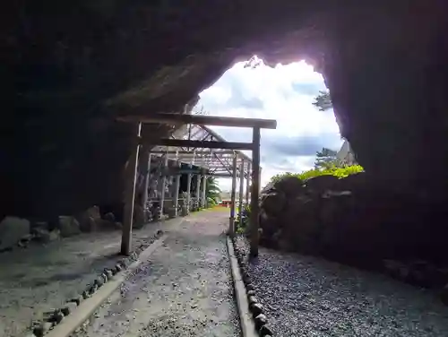 御厨人窟・神明窟(高知県)