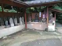 龍神の滝の仏像