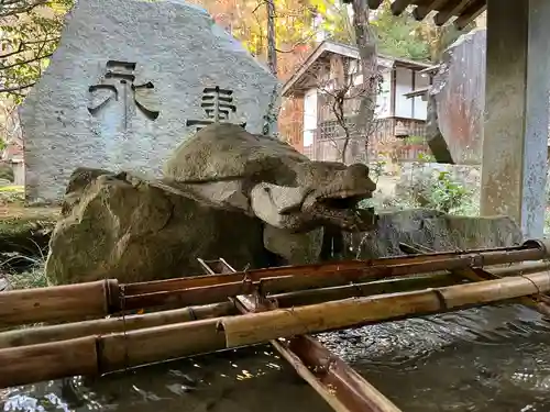 五所駒瀧神社の手水舎
