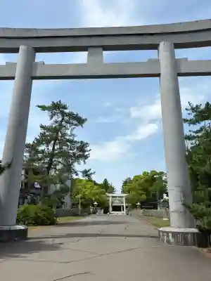 福井県護国神社の{uncategorized: "未分類", other: "その他", undefined: "問題あり", building: "その他建物", grave: "お墓", sacred_gate: "鳥居", guardian: "狛犬", statue: "像", buddha: "仏像", history: "歴史", nature: "自然", garden: "庭園", animal: "動物", pagoda: "塔", temizu: "手水舎", mountain_gate: "山門・神門", sanctuary: "本殿・本堂", subordinate: "末社・摂社", art: "芸術", scenery: "景色", jizo: "地蔵", ema: "絵馬", goshuin: "御朱印", omikuji: "おみくじ", items: "授与品その他", amulet: "お守り", goshuincho: "御朱印帳", eats: "食事", festival: "お祭り", votive_dance: "神楽", shichigosan: "七五三参", wedding: "結婚式", experience: "体験その他", initially: "初詣", around: "周辺", anti_infection: "感染症対策"}