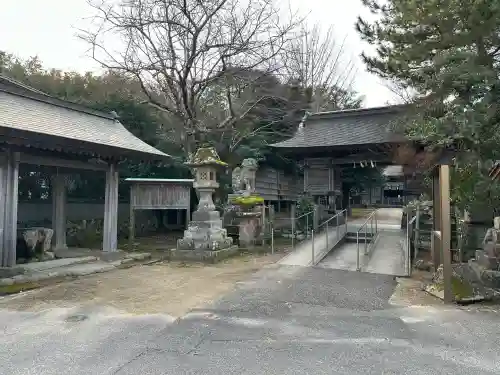阿太加夜神社の{uncategorized: "未分類", other: "その他", undefined: "問題あり", building: "その他建物", grave: "お墓", sacred_gate: "鳥居", guardian: "狛犬", statue: "像", buddha: "仏像", history: "歴史", nature: "自然", garden: "庭園", animal: "動物", pagoda: "塔", temizu: "手水舎", mountain_gate: "山門・神門", sanctuary: "本殿・本堂", subordinate: "末社・摂社", art: "芸術", scenery: "景色", jizo: "地蔵", ema: "絵馬", goshuin: "御朱印", omikuji: "おみくじ", items: "授与品その他", amulet: "お守り", goshuincho: "御朱印帳", eats: "食事", festival: "お祭り", votive_dance: "神楽", shichigosan: "七五三参", wedding: "結婚式", experience: "体験その他", initially: "初詣", around: "周辺", anti_infection: "感染症対策"}