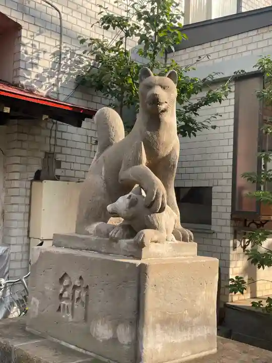 皆中稲荷神社の{uncategorized: "未分類", other: "その他", undefined: "問題あり", building: "その他建物", grave: "お墓", sacred_gate: "鳥居", guardian: "狛犬", statue: "像", buddha: "仏像", history: "歴史", nature: "自然", garden: "庭園", animal: "動物", pagoda: "塔", temizu: "手水舎", mountain_gate: "山門・神門", sanctuary: "本殿・本堂", subordinate: "末社・摂社", art: "芸術", scenery: "景色", jizo: "地蔵", ema: "絵馬", goshuin: "御朱印", omikuji: "おみくじ", items: "授与品その他", amulet: "お守り", goshuincho: "御朱印帳", eats: "食事", festival: "お祭り", votive_dance: "神楽", shichigosan: "七五三参", wedding: "結婚式", experience: "体験その他", initially: "初詣", around: "周辺", anti_infection: "感染症対策"}