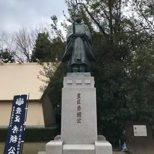 玉造稲荷神社の像