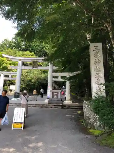 三峯神社の鳥居