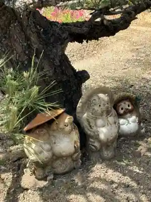 新善光寺の{uncategorized: "未分類", other: "その他", undefined: "問題あり", building: "その他建物", grave: "お墓", sacred_gate: "鳥居", guardian: "狛犬", statue: "像", buddha: "仏像", history: "歴史", nature: "自然", garden: "庭園", animal: "動物", pagoda: "塔", temizu: "手水舎", mountain_gate: "山門・神門", sanctuary: "本殿・本堂", subordinate: "末社・摂社", art: "芸術", scenery: "景色", jizo: "地蔵", ema: "絵馬", goshuin: "御朱印", omikuji: "おみくじ", items: "授与品その他", amulet: "お守り", goshuincho: "御朱印帳", eats: "食事", festival: "お祭り", votive_dance: "神楽", shichigosan: "七五三参", wedding: "結婚式", experience: "体験その他", initially: "初詣", around: "周辺", anti_infection: "感染症対策"}
