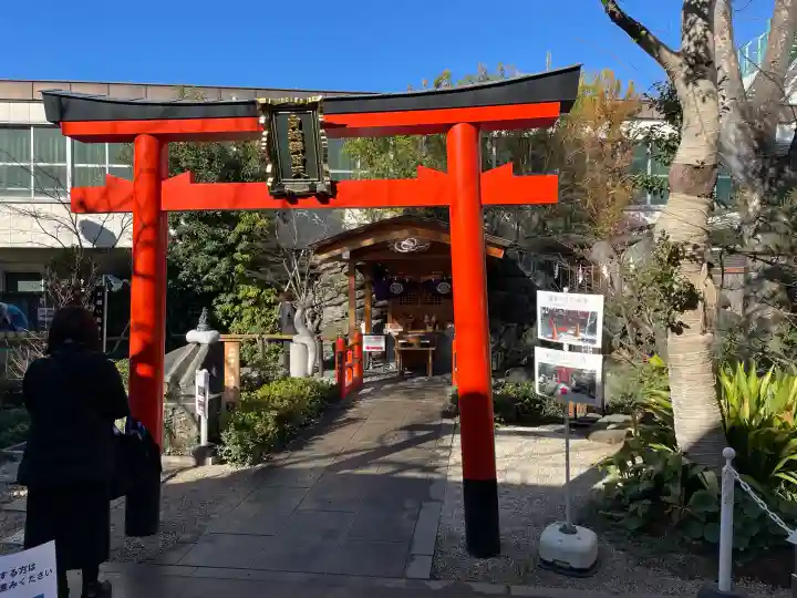 蛇窪神社の{uncategorized: "未分類", other: "その他", undefined: "問題あり", building: "その他建物", grave: "お墓", sacred_gate: "鳥居", guardian: "狛犬", statue: "像", buddha: "仏像", history: "歴史", nature: "自然", garden: "庭園", animal: "動物", pagoda: "塔", temizu: "手水舎", mountain_gate: "山門・神門", sanctuary: "本殿・本堂", subordinate: "末社・摂社", art: "芸術", scenery: "景色", jizo: "地蔵", ema: "絵馬", goshuin: "御朱印", omikuji: "おみくじ", items: "授与品その他", amulet: "お守り", goshuincho: "御朱印帳", eats: "食事", festival: "お祭り", votive_dance: "神楽", shichigosan: "七五三参", wedding: "結婚式", experience: "体験その他", initially: "初詣", around: "周辺", anti_infection: "感染症対策"}