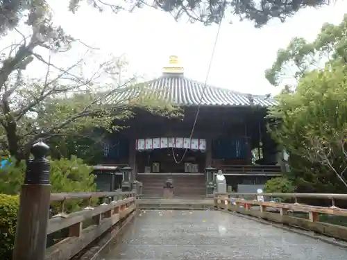 霊山寺の本殿・本堂