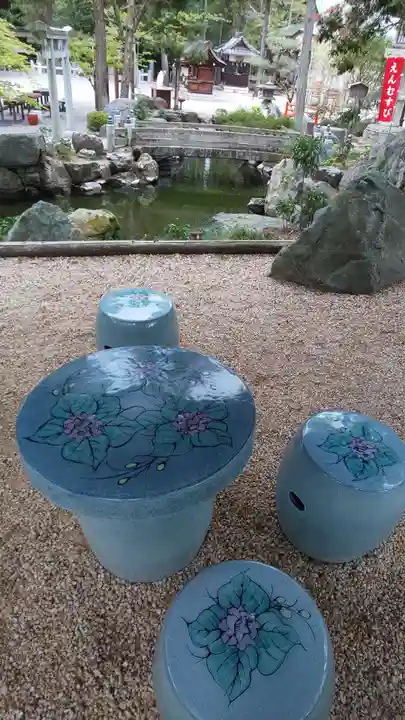 建部大社の庭園