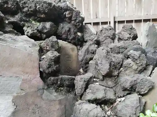 稲荷鬼王神社の末社・摂社