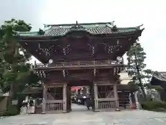 題経寺（柴又帝釈天）の山門