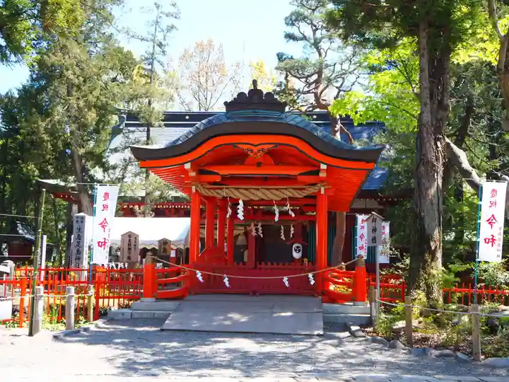 生島足島神社の本殿・本堂