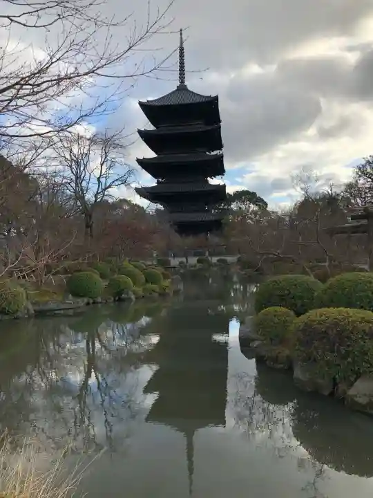 東寺(教王護国寺)の{uncategorized: "未分類", other: "その他", undefined: "問題あり", building: "その他建物", grave: "お墓", sacred_gate: "鳥居", guardian: "狛犬", statue: "像", buddha: "仏像", history: "歴史", nature: "自然", garden: "庭園", animal: "動物", pagoda: "塔", temizu: "手水舎", mountain_gate: "山門・神門", sanctuary: "本殿・本堂", subordinate: "末社・摂社", art: "芸術", scenery: "景色", jizo: "地蔵", ema: "絵馬", goshuin: "御朱印", omikuji: "おみくじ", items: "授与品その他", amulet: "お守り", goshuincho: "御朱印帳", eats: "食事", festival: "お祭り", votive_dance: "神楽", shichigosan: "七五三参", wedding: "結婚式", experience: "体験その他", initially: "初詣", around: "周辺", anti_infection: "感染症対策"}