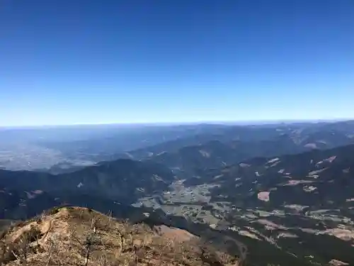 市房山神宮の景色