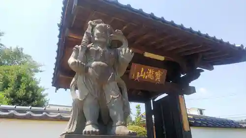 瑠璃光寺の像