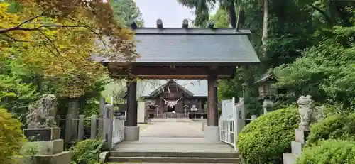 神明社の山門