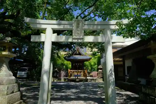 闘鶏神社の末社