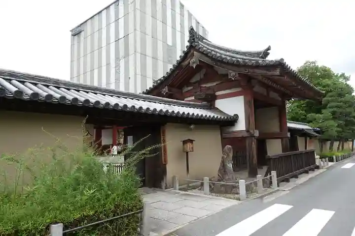 薬師寺の山門・神門