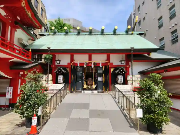 鷲神社の{uncategorized: "未分類", other: "その他", undefined: "問題あり", building: "その他建物", grave: "お墓", sacred_gate: "鳥居", guardian: "狛犬", statue: "像", buddha: "仏像", history: "歴史", nature: "自然", garden: "庭園", animal: "動物", pagoda: "塔", temizu: "手水舎", mountain_gate: "山門・神門", sanctuary: "本殿・本堂", subordinate: "末社・摂社", art: "芸術", scenery: "景色", jizo: "地蔵", ema: "絵馬", goshuin: "御朱印", omikuji: "おみくじ", items: "授与品その他", amulet: "お守り", goshuincho: "御朱印帳", eats: "食事", festival: "お祭り", votive_dance: "神楽", shichigosan: "七五三参", wedding: "結婚式", experience: "体験その他", initially: "初詣", around: "周辺", anti_infection: "感染症対策"}