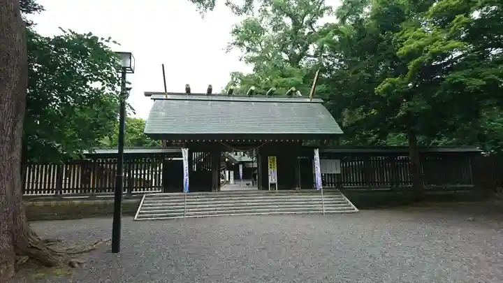 千歳神社の山門・神門