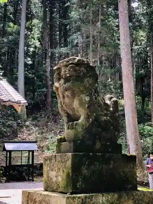 根道神社の狛犬