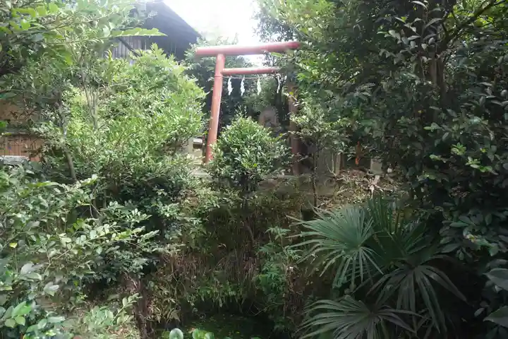 横浜御嶽神社の庭園