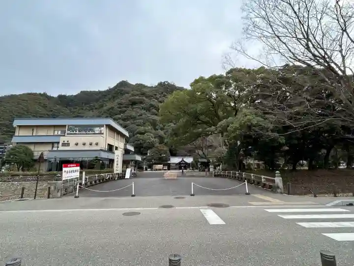 岐阜護國神社の{uncategorized: "未分類", other: "その他", undefined: "問題あり", building: "その他建物", grave: "お墓", sacred_gate: "鳥居", guardian: "狛犬", statue: "像", buddha: "仏像", history: "歴史", nature: "自然", garden: "庭園", animal: "動物", pagoda: "塔", temizu: "手水舎", mountain_gate: "山門・神門", sanctuary: "本殿・本堂", subordinate: "末社・摂社", art: "芸術", scenery: "景色", jizo: "地蔵", ema: "絵馬", goshuin: "御朱印", omikuji: "おみくじ", items: "授与品その他", amulet: "お守り", goshuincho: "御朱印帳", eats: "食事", festival: "お祭り", votive_dance: "神楽", shichigosan: "七五三参", wedding: "結婚式", experience: "体験その他", initially: "初詣", around: "周辺", anti_infection: "感染症対策"}