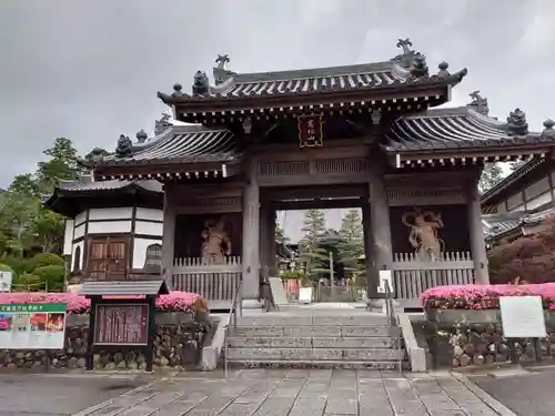 秋葉總本殿可睡斎の山門・神門