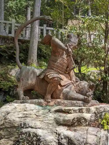 高賀神社の像