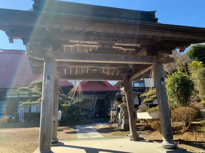 真照寺の山門