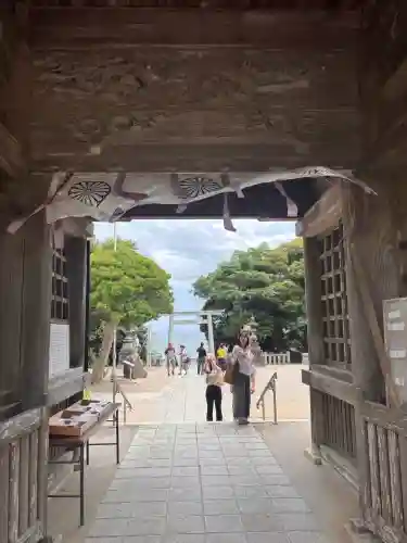 大洗磯前神社の{uncategorized: "未分類", other: "その他", undefined: "問題あり", building: "その他建物", grave: "お墓", sacred_gate: "鳥居", guardian: "狛犬", statue: "像", buddha: "仏像", history: "歴史", nature: "自然", garden: "庭園", animal: "動物", pagoda: "塔", temizu: "手水舎", mountain_gate: "山門・神門", sanctuary: "本殿・本堂", subordinate: "末社・摂社", art: "芸術", scenery: "景色", jizo: "地蔵", ema: "絵馬", goshuin: "御朱印", omikuji: "おみくじ", items: "授与品その他", amulet: "お守り", goshuincho: "御朱印帳", eats: "食事", festival: "お祭り", votive_dance: "神楽", shichigosan: "七五三参", wedding: "結婚式", experience: "体験その他", initially: "初詣", around: "周辺", anti_infection: "感染症対策"}