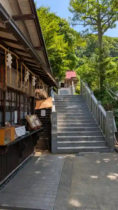 思金神社の{uncategorized: "未分類", other: "その他", undefined: "問題あり", building: "その他建物", grave: "お墓", sacred_gate: "鳥居", guardian: "狛犬", statue: "像", buddha: "仏像", history: "歴史", nature: "自然", garden: "庭園", animal: "動物", pagoda: "塔", temizu: "手水舎", mountain_gate: "山門・神門", sanctuary: "本殿・本堂", subordinate: "末社・摂社", art: "芸術", scenery: "景色", jizo: "地蔵", ema: "絵馬", goshuin: "御朱印", omikuji: "おみくじ", items: "授与品その他", amulet: "お守り", goshuincho: "御朱印帳", eats: "食事", festival: "お祭り", votive_dance: "神楽", shichigosan: "七五三参", wedding: "結婚式", experience: "体験その他", initially: "初詣", around: "周辺", anti_infection: "感染症対策"}