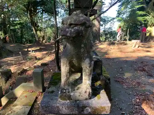 白鳥神社の狛犬