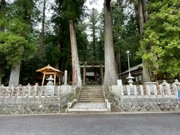 室生龍穴神社の{uncategorized: "未分類", other: "その他", undefined: "問題あり", building: "その他建物", grave: "お墓", sacred_gate: "鳥居", guardian: "狛犬", statue: "像", buddha: "仏像", history: "歴史", nature: "自然", garden: "庭園", animal: "動物", pagoda: "塔", temizu: "手水舎", mountain_gate: "山門・神門", sanctuary: "本殿・本堂", subordinate: "末社・摂社", art: "芸術", scenery: "景色", jizo: "地蔵", ema: "絵馬", goshuin: "御朱印", omikuji: "おみくじ", items: "授与品その他", amulet: "お守り", goshuincho: "御朱印帳", eats: "食事", festival: "お祭り", votive_dance: "神楽", shichigosan: "七五三参", wedding: "結婚式", experience: "体験その他", initially: "初詣", around: "周辺", anti_infection: "感染症対策"}