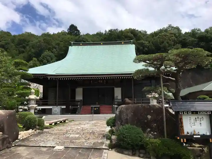 聖光寺の本殿・本堂