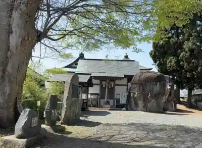 三ツ石神社の{uncategorized: "未分類", other: "その他", undefined: "問題あり", building: "その他建物", grave: "お墓", sacred_gate: "鳥居", guardian: "狛犬", statue: "像", buddha: "仏像", history: "歴史", nature: "自然", garden: "庭園", animal: "動物", pagoda: "塔", temizu: "手水舎", mountain_gate: "山門・神門", sanctuary: "本殿・本堂", subordinate: "末社・摂社", art: "芸術", scenery: "景色", jizo: "地蔵", ema: "絵馬", goshuin: "御朱印", omikuji: "おみくじ", items: "授与品その他", amulet: "お守り", goshuincho: "御朱印帳", eats: "食事", festival: "お祭り", votive_dance: "神楽", shichigosan: "七五三参", wedding: "結婚式", experience: "体験その他", initially: "初詣", around: "周辺", anti_infection: "感染症対策"}