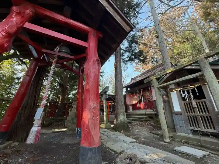栗川稲荷神社の{uncategorized: "未分類", other: "その他", undefined: "問題あり", building: "その他建物", grave: "お墓", sacred_gate: "鳥居", guardian: "狛犬", statue: "像", buddha: "仏像", history: "歴史", nature: "自然", garden: "庭園", animal: "動物", pagoda: "塔", temizu: "手水舎", mountain_gate: "山門・神門", sanctuary: "本殿・本堂", subordinate: "末社・摂社", art: "芸術", scenery: "景色", jizo: "地蔵", ema: "絵馬", goshuin: "御朱印", omikuji: "おみくじ", items: "授与品その他", amulet: "お守り", goshuincho: "御朱印帳", eats: "食事", festival: "お祭り", votive_dance: "神楽", shichigosan: "七五三参", wedding: "結婚式", experience: "体験その他", initially: "初詣", around: "周辺", anti_infection: "感染症対策"}