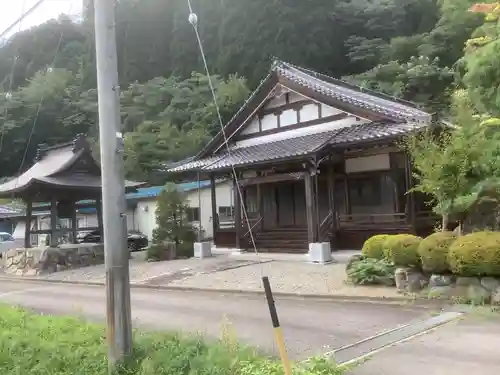 浄土真宗本願寺派　明願寺の本殿