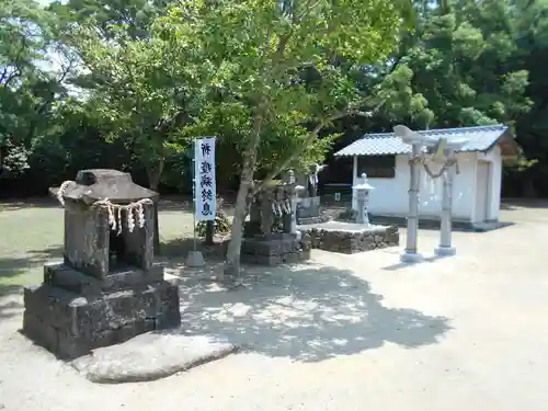 大島子諏訪神社の末社・摂社