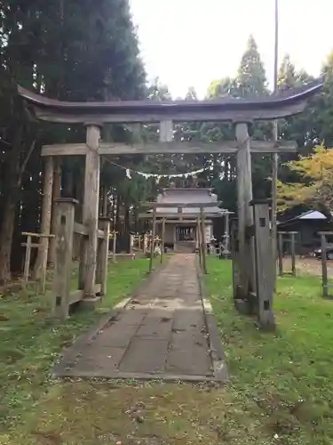 諏訪神社の鳥居