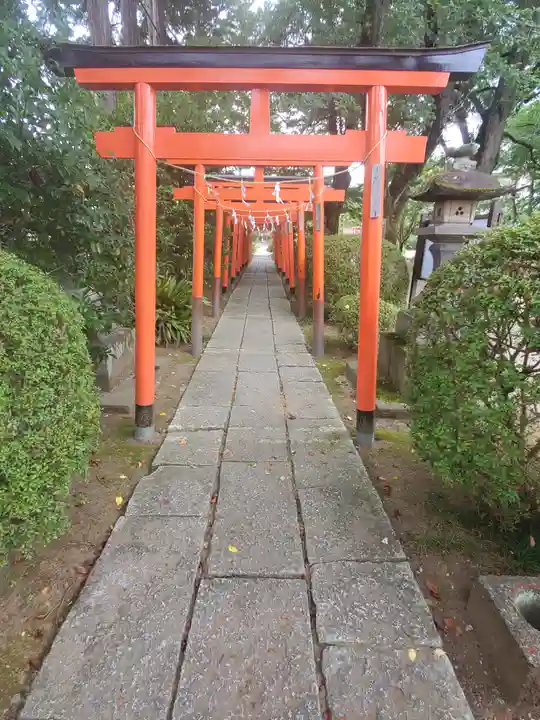 尾曳稲荷神社の鳥居