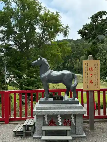 早馬神社の像