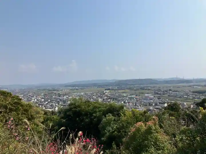 人見神社の{uncategorized: "未分類", other: "その他", undefined: "問題あり", building: "その他建物", grave: "お墓", sacred_gate: "鳥居", guardian: "狛犬", statue: "像", buddha: "仏像", history: "歴史", nature: "自然", garden: "庭園", animal: "動物", pagoda: "塔", temizu: "手水舎", mountain_gate: "山門・神門", sanctuary: "本殿・本堂", subordinate: "末社・摂社", art: "芸術", scenery: "景色", jizo: "地蔵", ema: "絵馬", goshuin: "御朱印", omikuji: "おみくじ", items: "授与品その他", amulet: "お守り", goshuincho: "御朱印帳", eats: "食事", festival: "お祭り", votive_dance: "神楽", shichigosan: "七五三参", wedding: "結婚式", experience: "体験その他", initially: "初詣", around: "周辺", anti_infection: "感染症対策"}