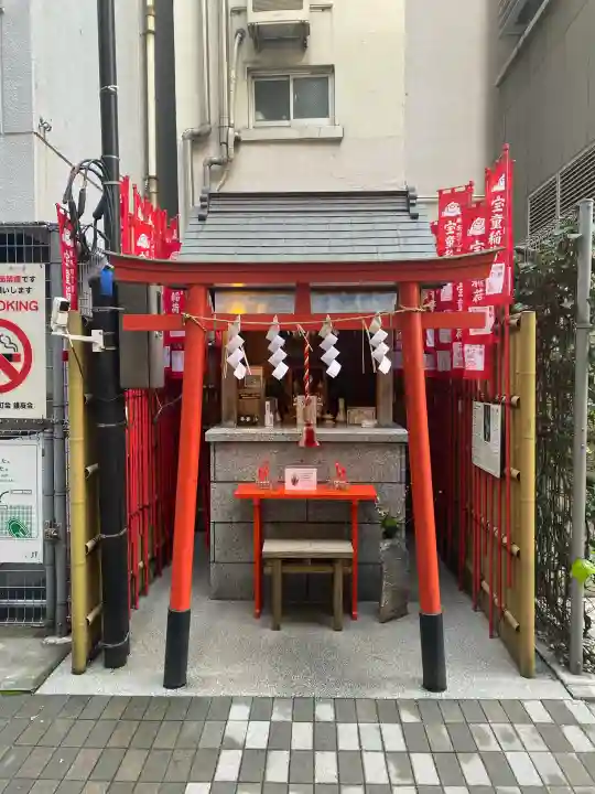 宝童稲荷神社の{uncategorized: "未分類", other: "その他", undefined: "問題あり", building: "その他建物", grave: "お墓", sacred_gate: "鳥居", guardian: "狛犬", statue: "像", buddha: "仏像", history: "歴史", nature: "自然", garden: "庭園", animal: "動物", pagoda: "塔", temizu: "手水舎", mountain_gate: "山門・神門", sanctuary: "本殿・本堂", subordinate: "末社・摂社", art: "芸術", scenery: "景色", jizo: "地蔵", ema: "絵馬", goshuin: "御朱印", omikuji: "おみくじ", items: "授与品その他", amulet: "お守り", goshuincho: "御朱印帳", eats: "食事", festival: "お祭り", votive_dance: "神楽", shichigosan: "七五三参", wedding: "結婚式", experience: "体験その他", initially: "初詣", around: "周辺", anti_infection: "感染症対策"}